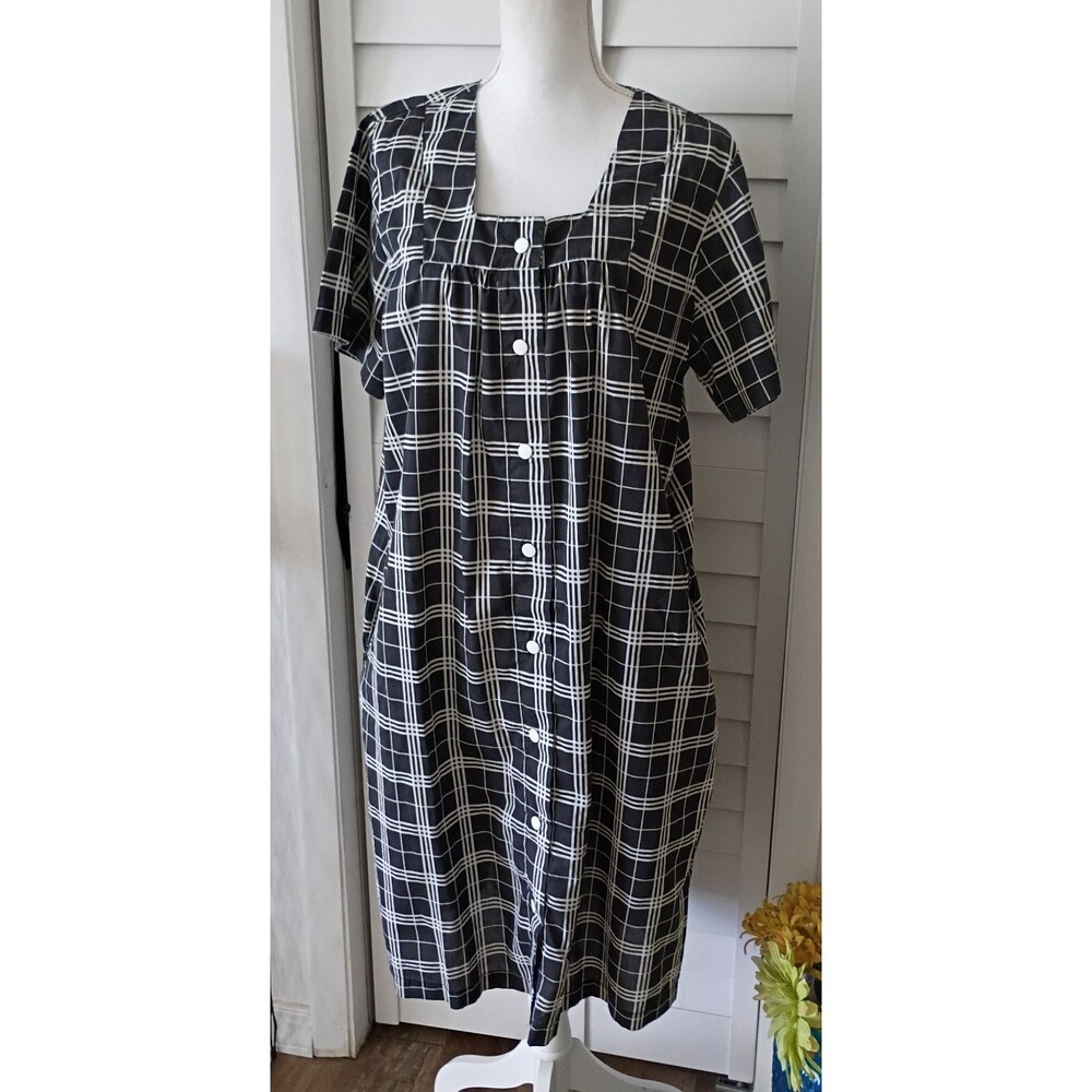 Anthony Richards women's gray & white plaid snap closure housedress‎ pockets L